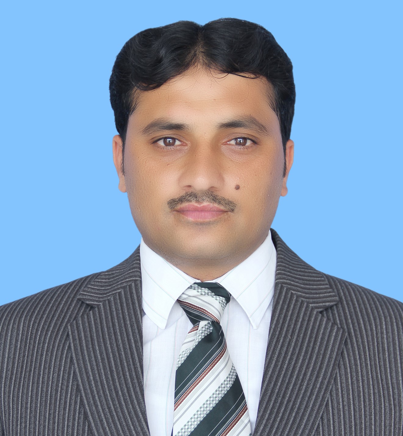 Mr. Waqar Khan Logo